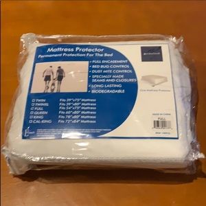 NWT Permafresh zippered full mattress protector